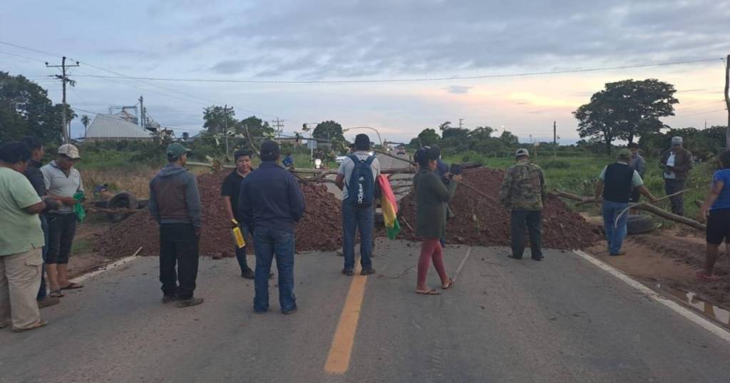 Productores de San Julián levantan bloqueo de carretera por una semana, en espera de solución al problema del&nbsp;diésel