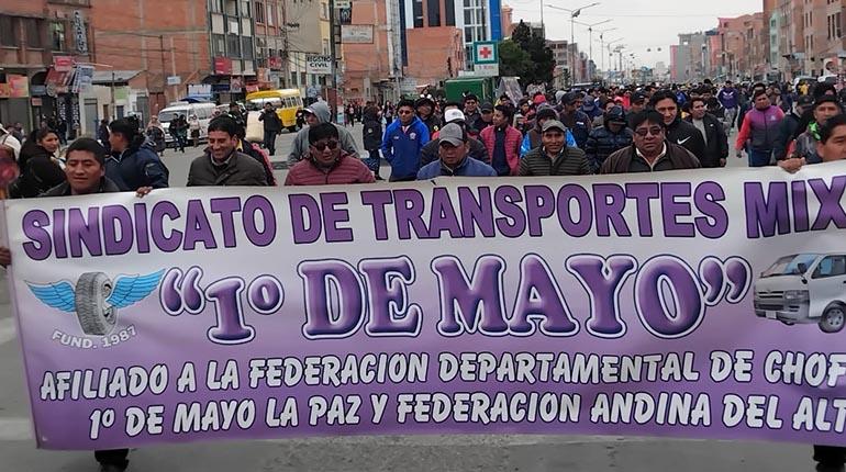 Los choferes se cansan de esperar e iniciaron protestas para exigir la elevación de pasajes