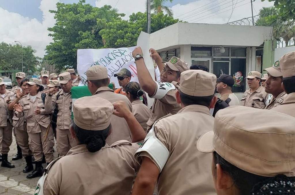 Crisis en la Guardia Municipal de Santa Cruz: Gendarmes protestan en la casa del alcalde y éste les da un&nbsp;ultimátum