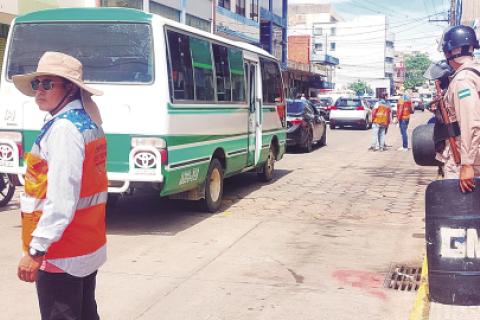 Justicia prohíbe a dirigentes del transporte que se acerquen a la Quinta Municipal  