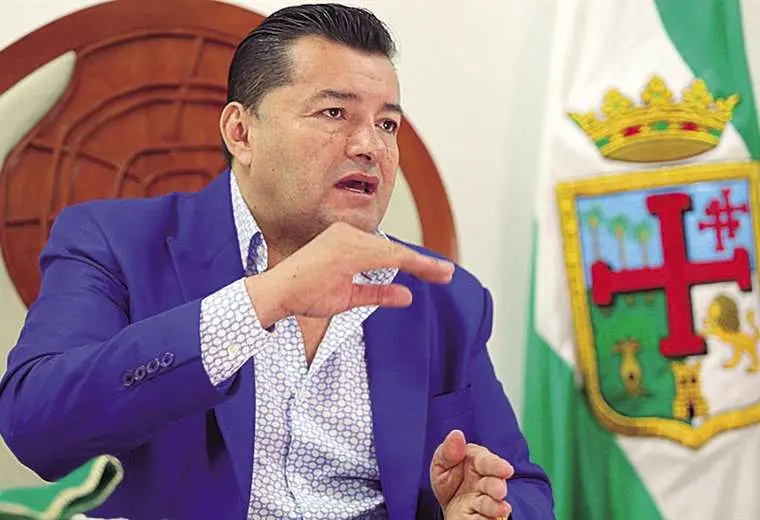 Alcalde de Santa Cruz cede y sube el pasaje, pero transportistas mantienen el paro