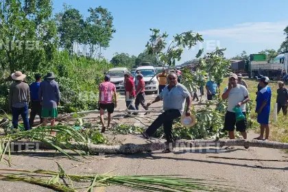 Comunidades de Yapacaní levantan bloqueo tras acuerdo para proyecto de&nbsp;electrificación