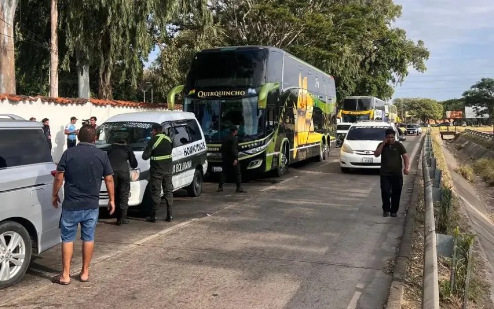 Chofer muere mientras hacía fila para cargar diésel en Santa&nbsp;Cruz